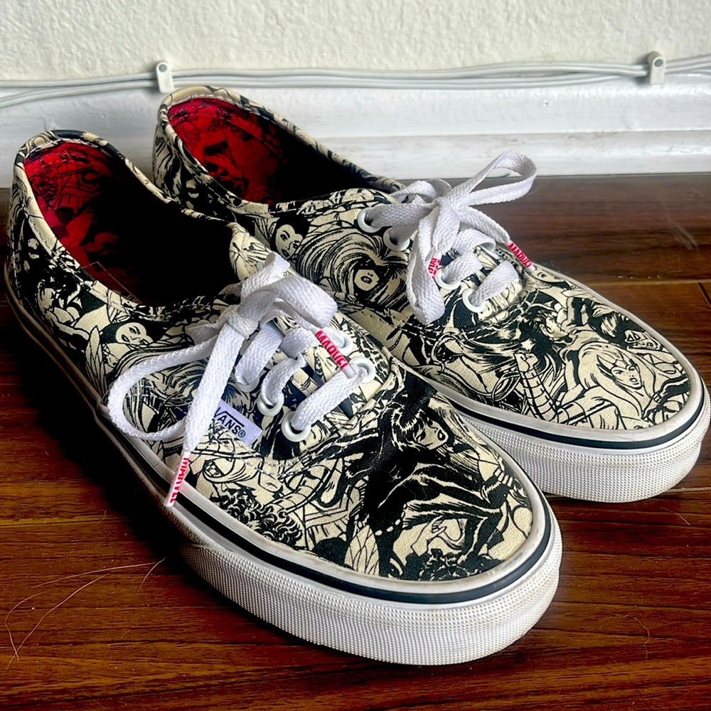 Vans Off the Wall Limited Edition Women of Marvel Comics Sneakers Size 8 EUC